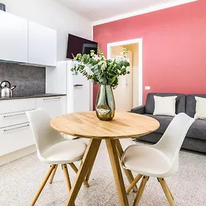 https://beplace-apartments-in-porta-garibaldi.italymilanhotels.net